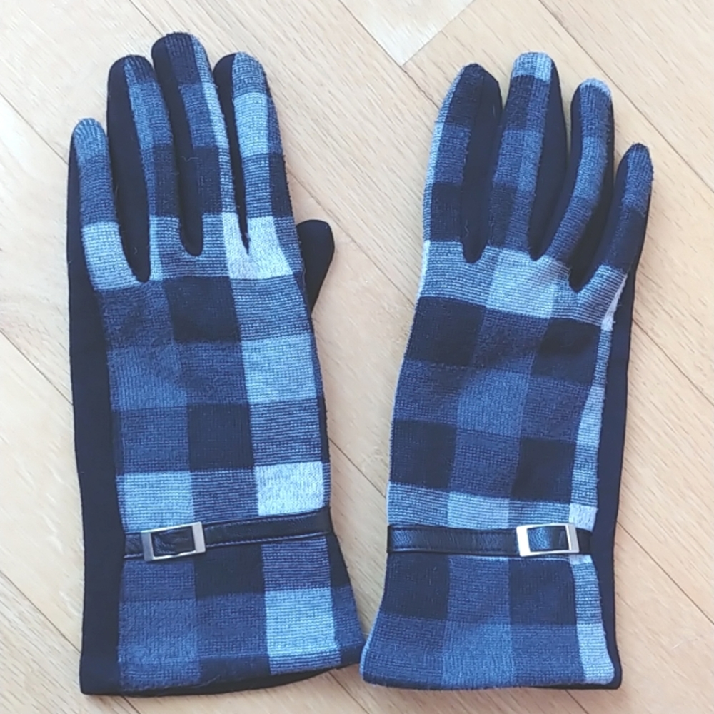 Checkered gloves NWT